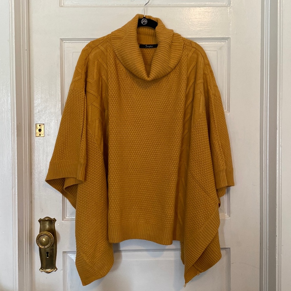Cozy Knit Poncho - M/L / oversized look